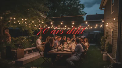 En festlig kake med tallet 70 og stearinlys som symboliserer en spesiell milepæl i livet